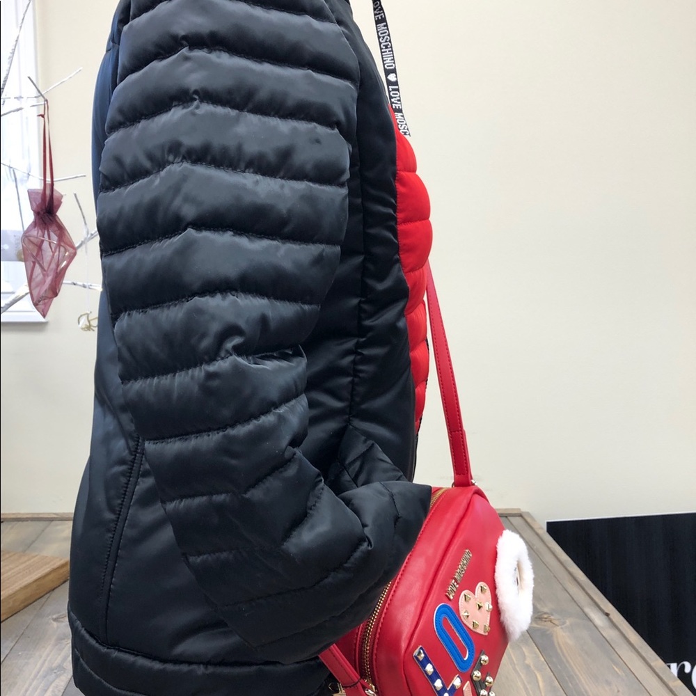 Women Love Moschino Red Shoulder Bag!